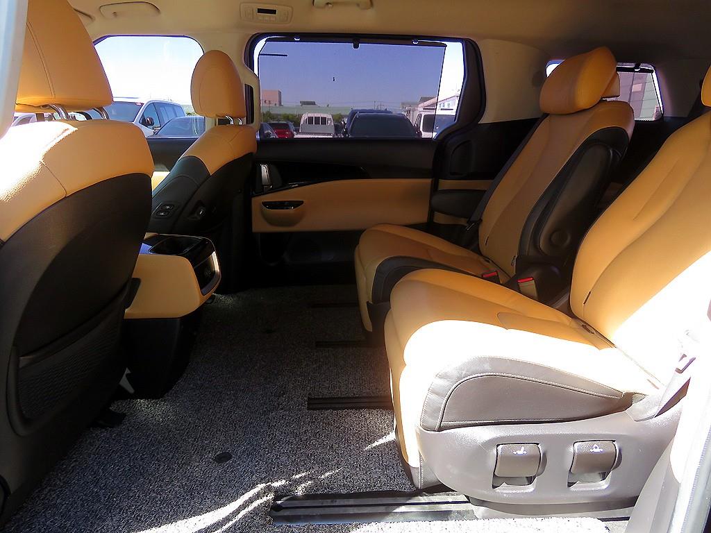 KIA Carnival - Vista 8
