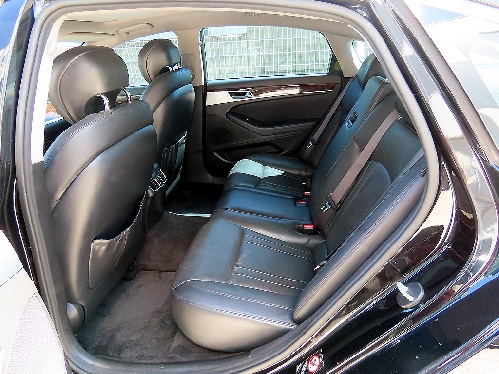 HYUNDAI Genesis - Vista 6