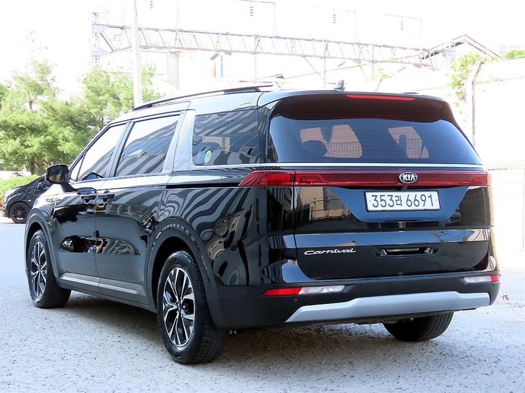 KIA Carnival - Vista 3