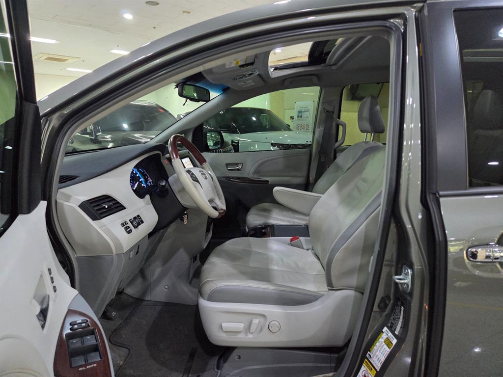 Toyota Siena - Vista 6