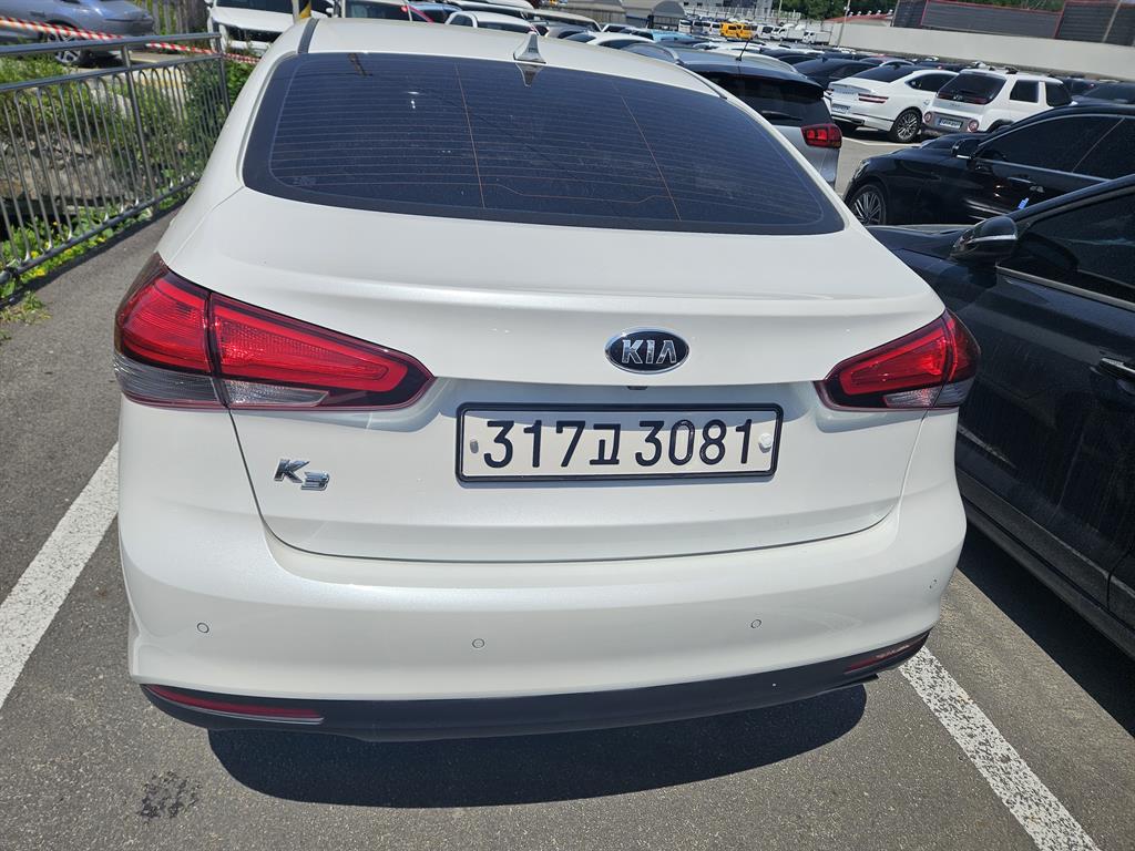 KIA K3 - Vista 5
