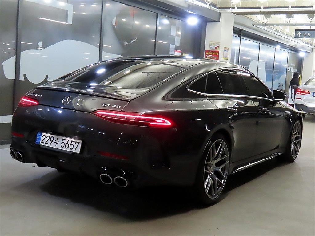 Mercedes Benz AMG GT - Vista 4