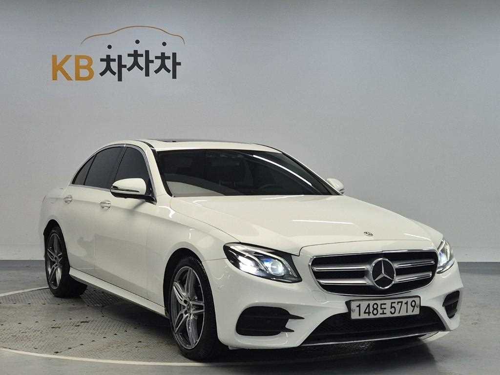 Mercedes Benz E class - Vista 4