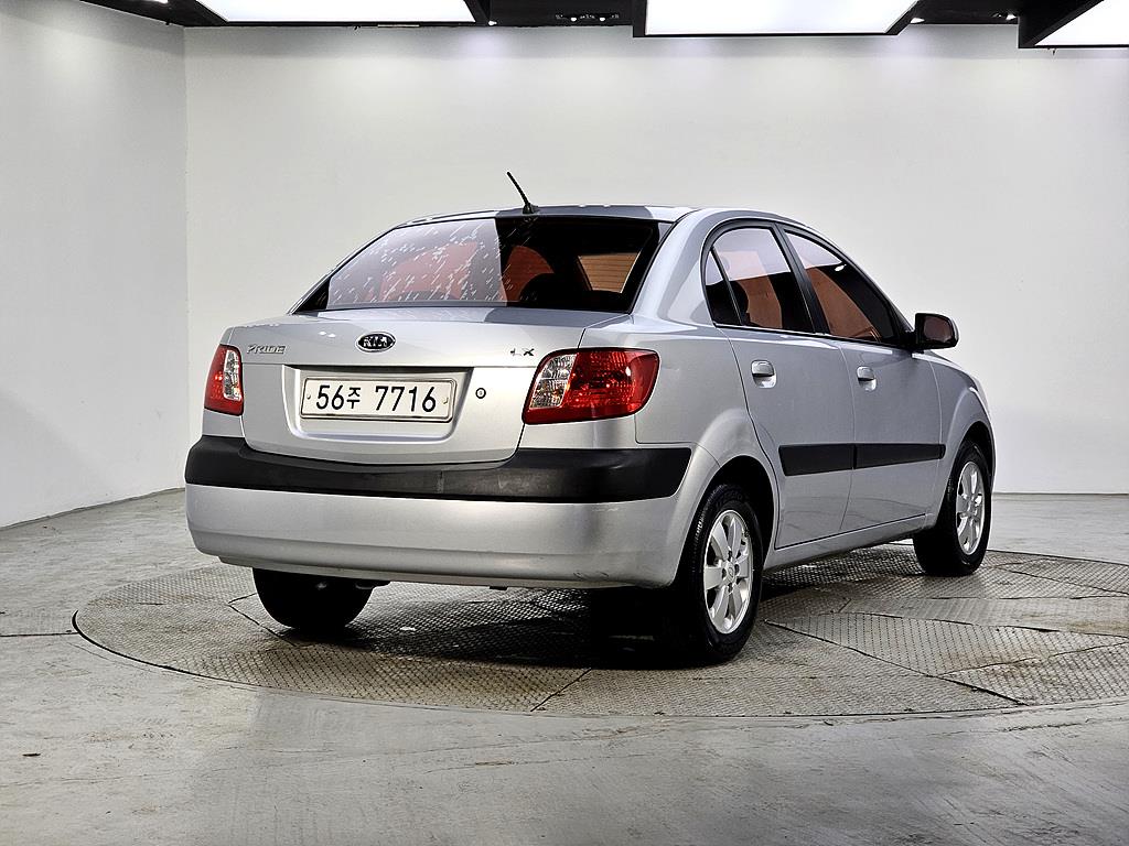 KIA Pride - Vista 4