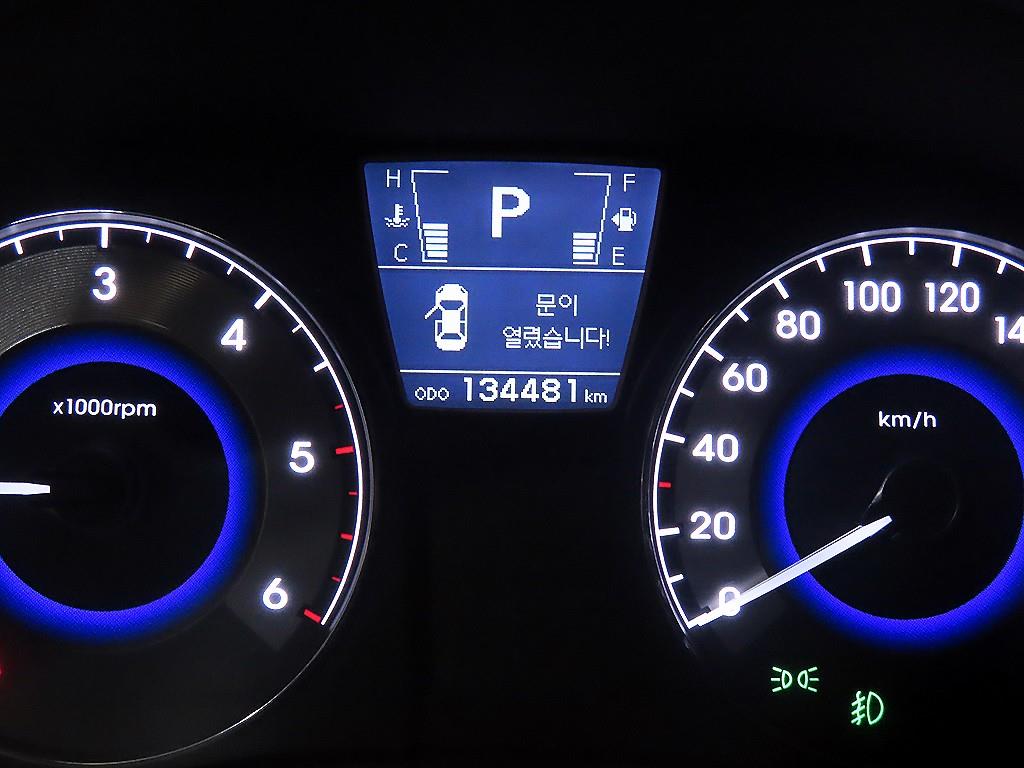 HYUNDAI Accent - Vista 9
