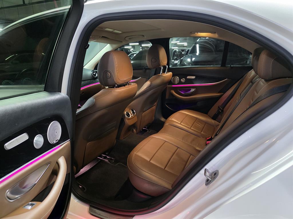 Mercedes Benz E class - Vista 8