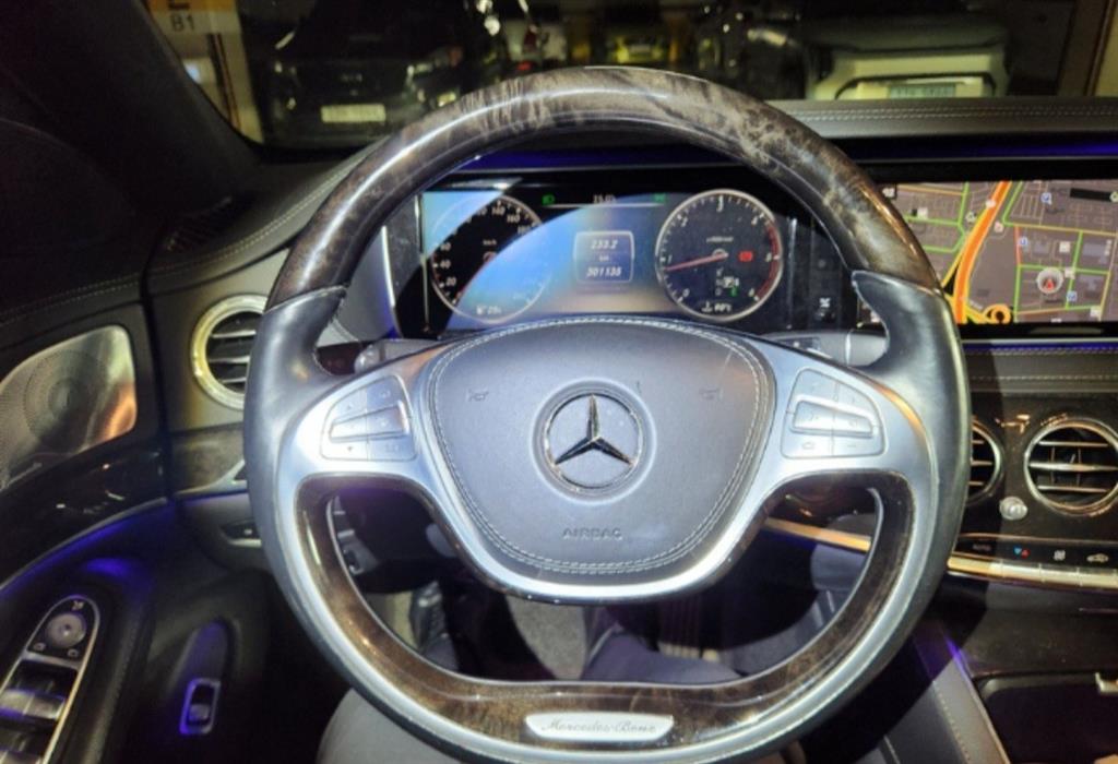 Mercedes Benz S Class - Vista 5