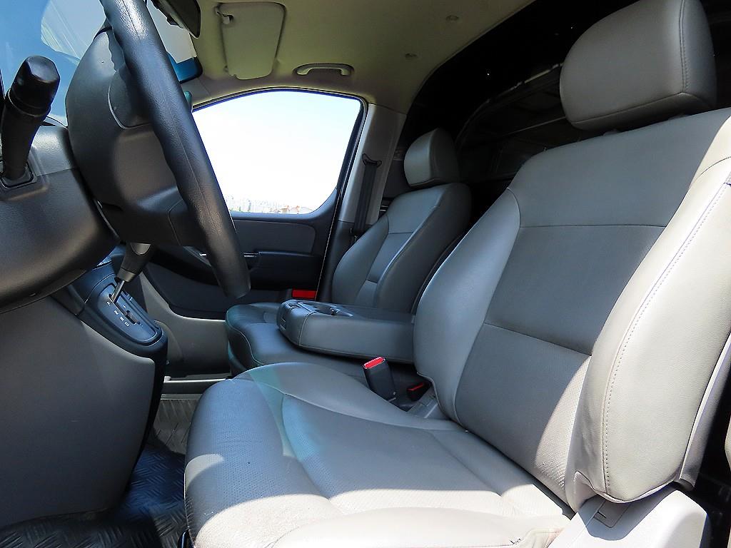 HYUNDAI Starex - Vista 6