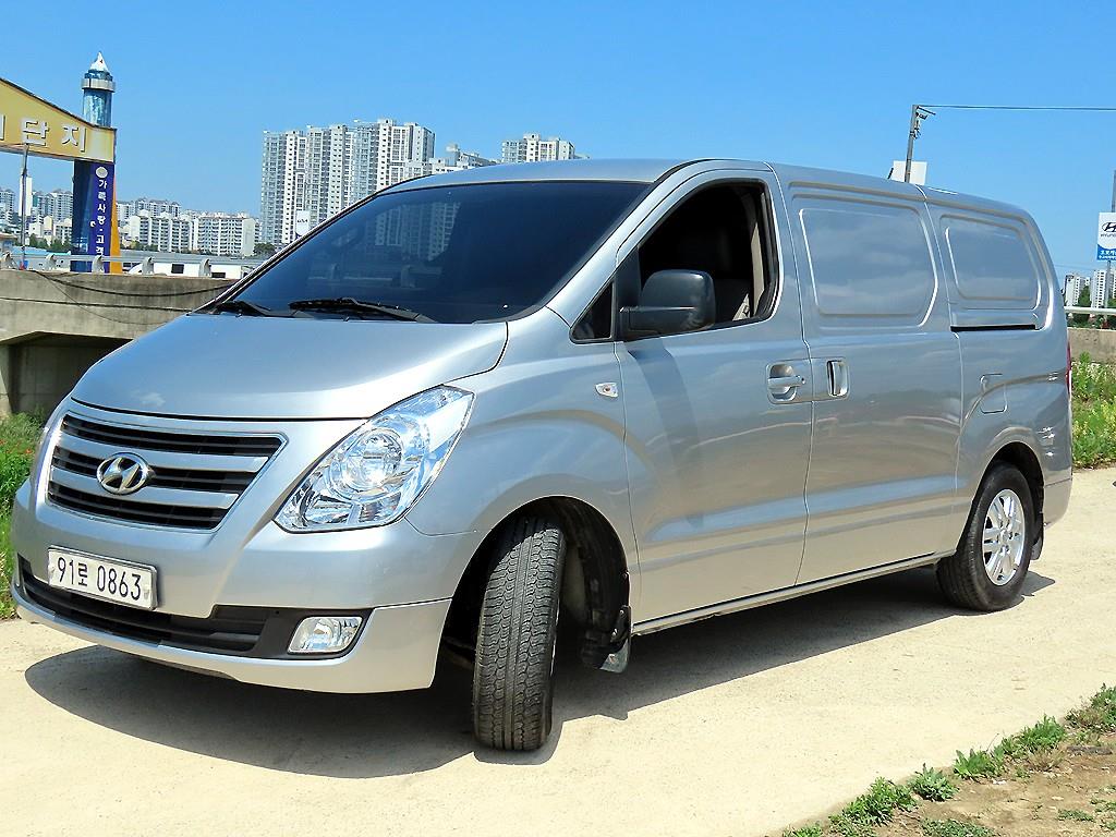 HYUNDAI Starex - Vista 2