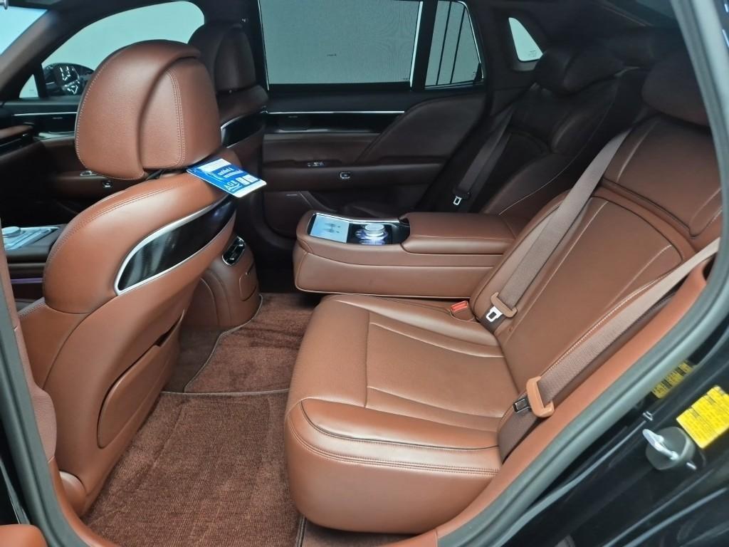 Genesis G90 - Vista 12