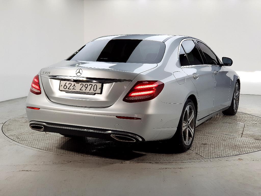 Mercedes Benz E class - Vista 4