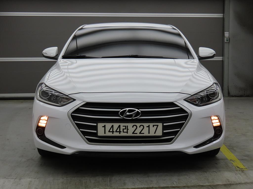 HYUNDAI Avante - Vista 2