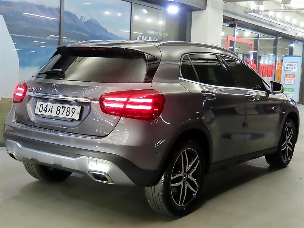 Mercedes Benz GLA Class - Vista 4