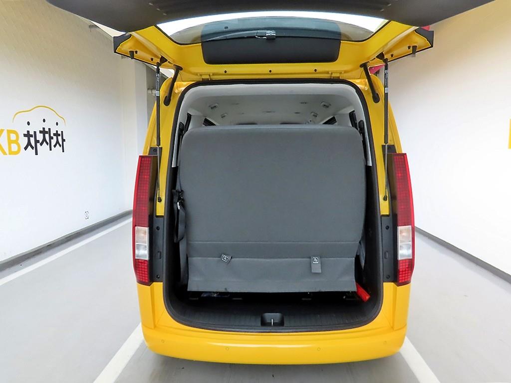 HYUNDAI Staria - Vista 5