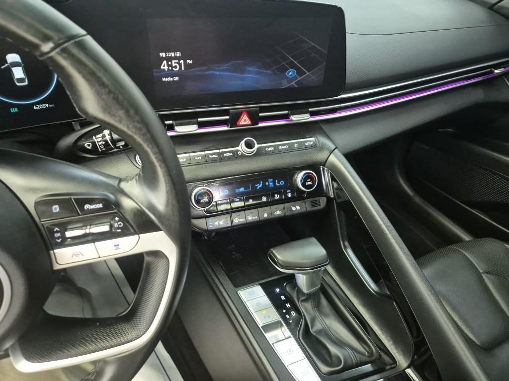 HYUNDAI Avante - Vista 10