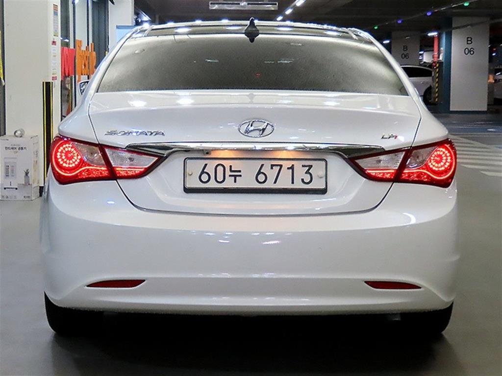HYUNDAI Sonata - Vista 5