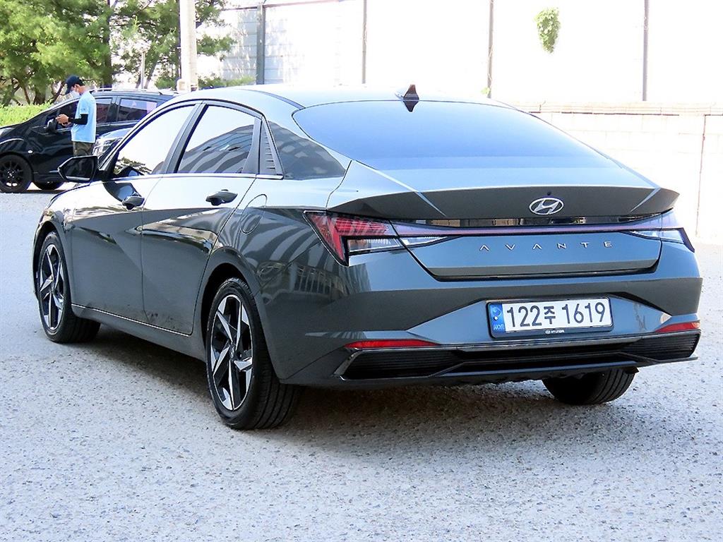 HYUNDAI Avante - Vista 3