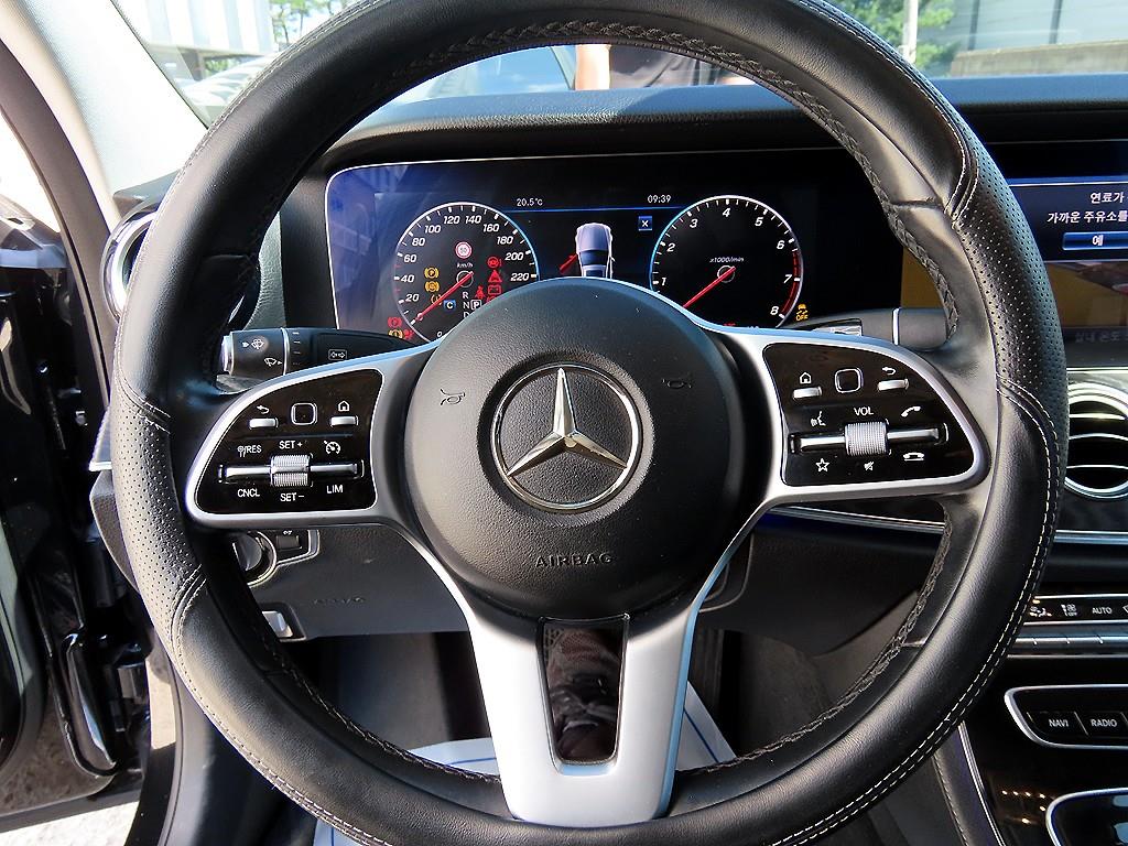 Mercedes Benz E class - Vista 8