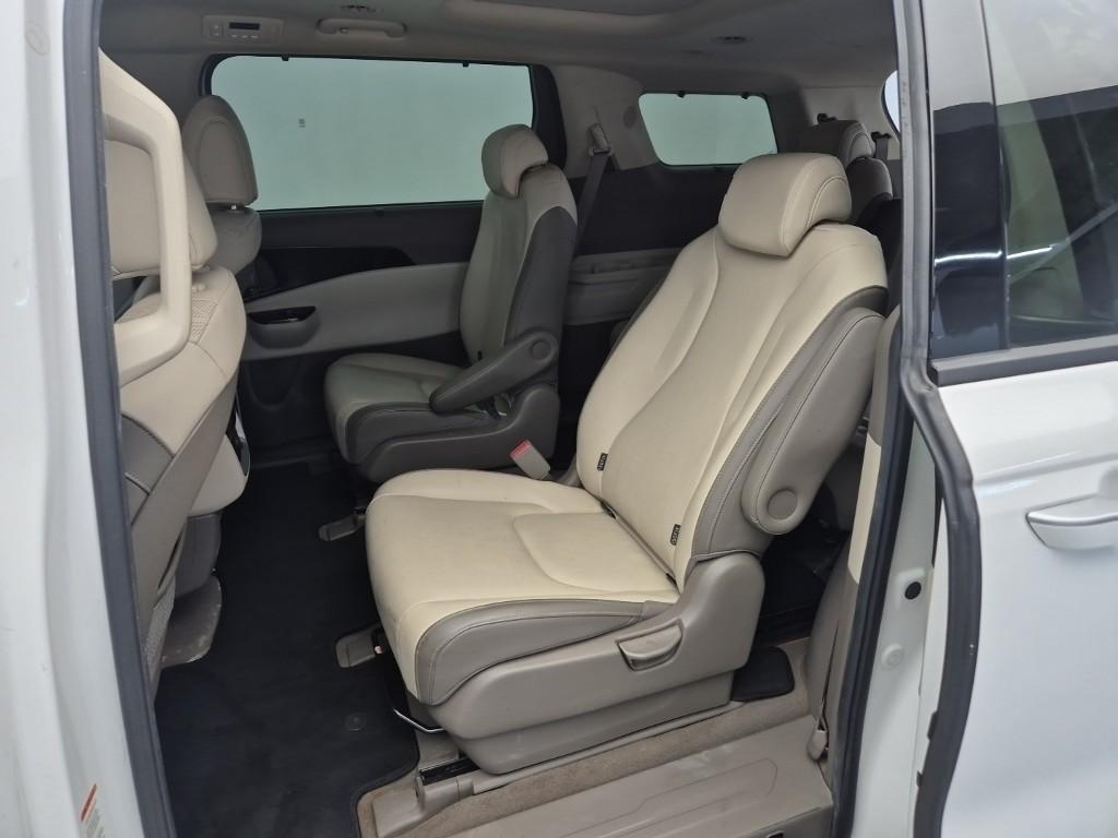 KIA Carnival - Vista 12