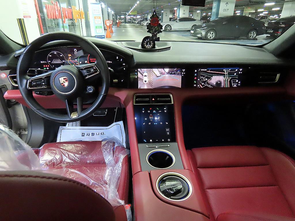 Porsche Taycan - Vista 10