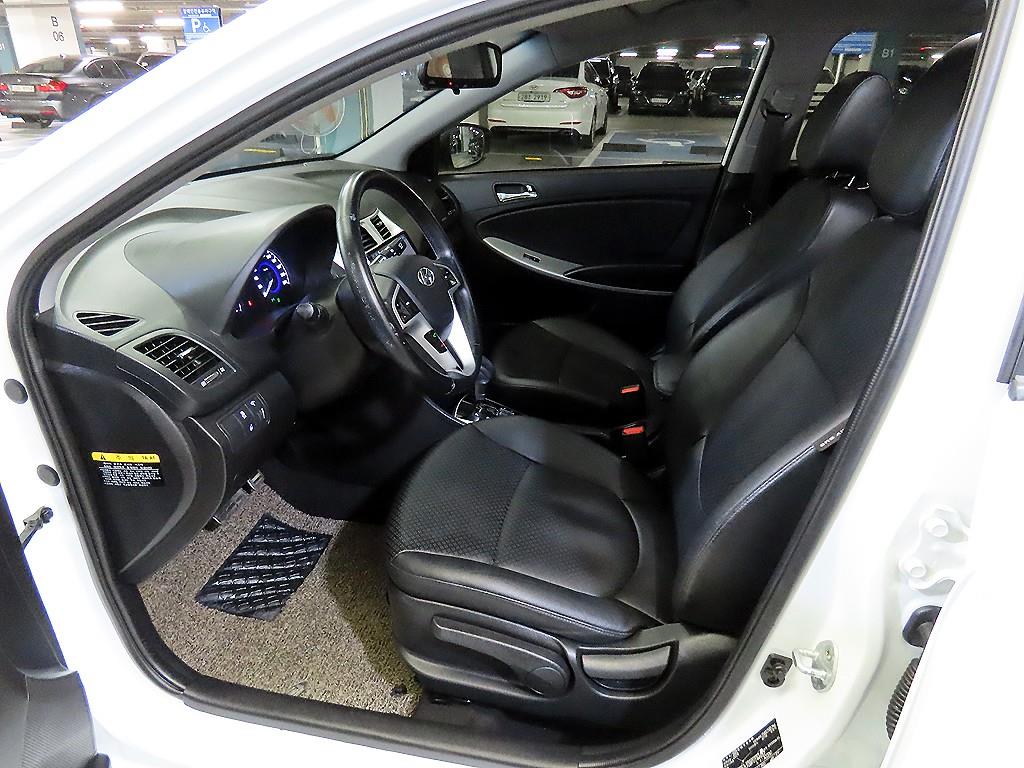 HYUNDAI Accent - Vista 6