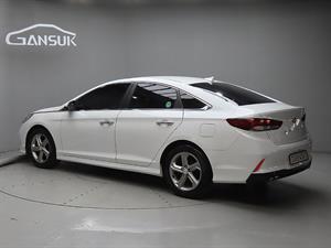 HYUNDAI Sonata - Vista 6