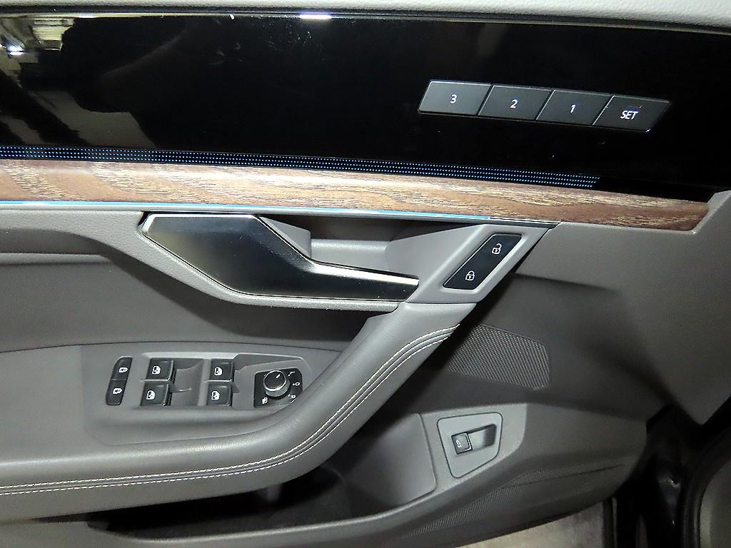 Volkswagen Touareg 2020 Negro - Importación desde Corea - HF Imports Iquique - Foto 13