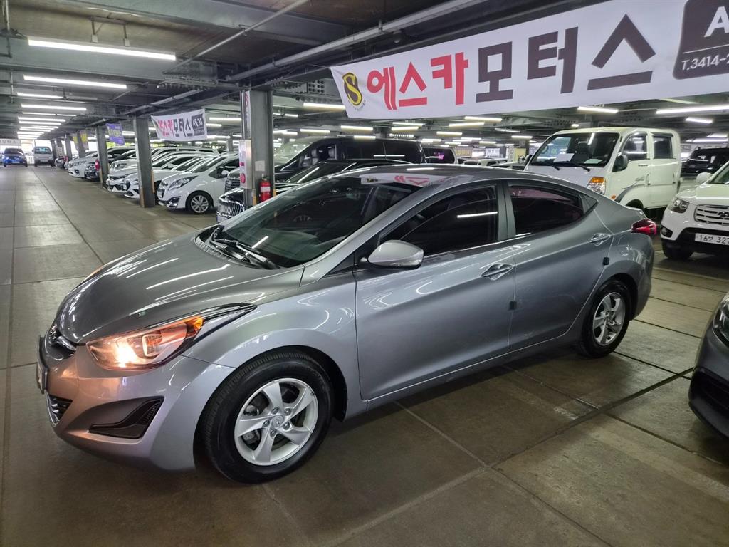 HYUNDAI Avante - Vista 3