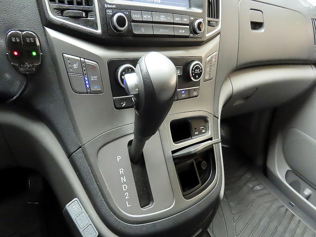 HYUNDAI Starex - Vista 9