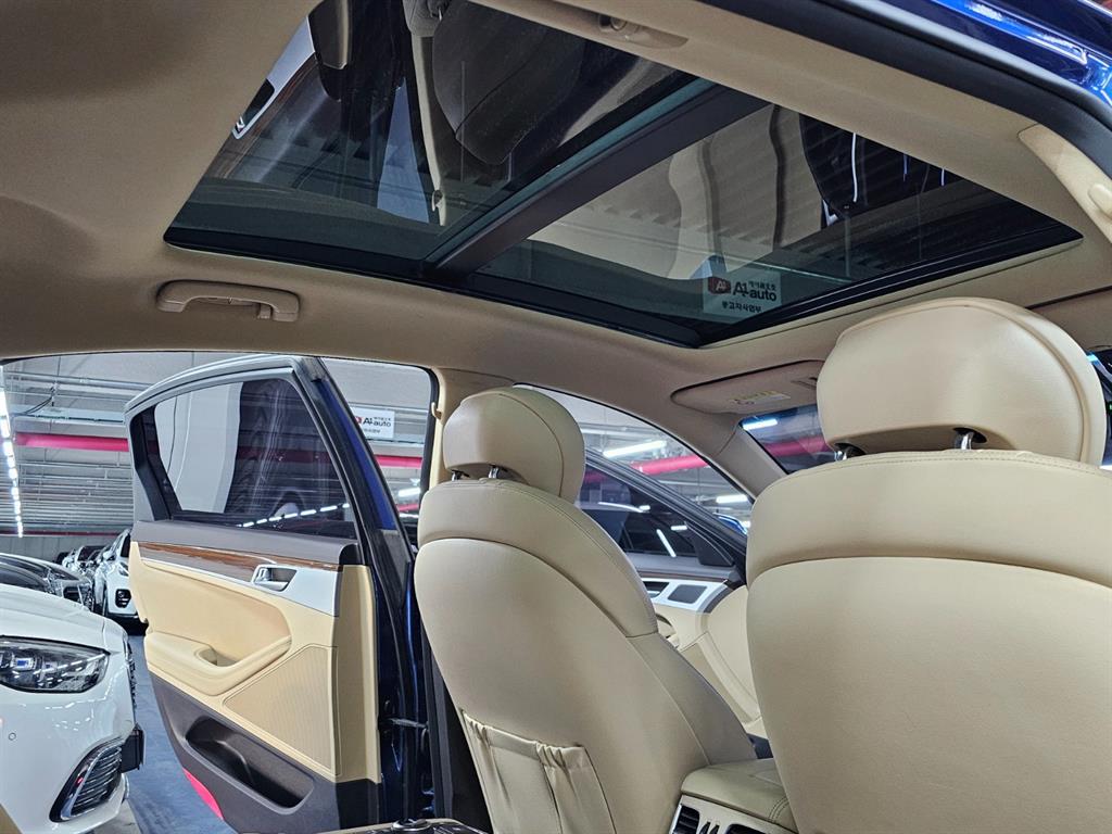 HYUNDAI Genesis - Vista 6