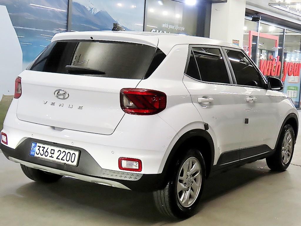 HYUNDAI Venue - Vista 4