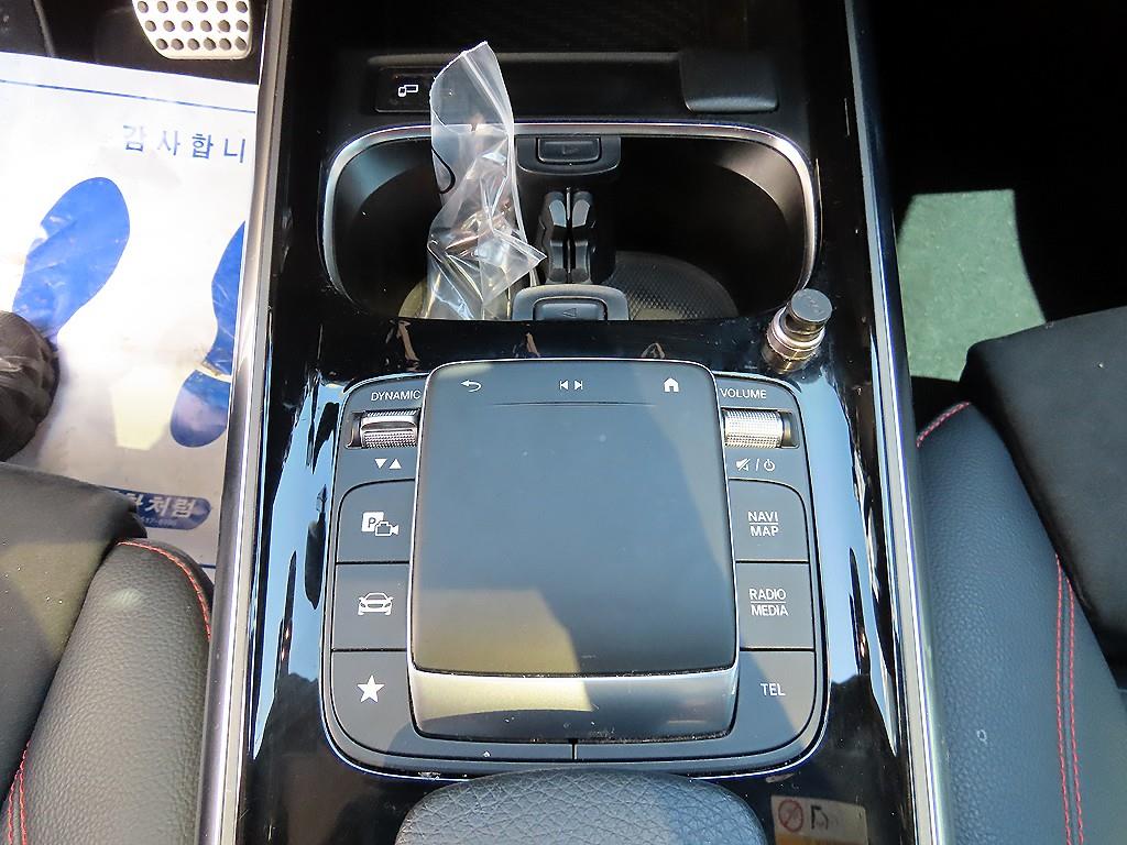 Mercedes Benz GLA Class - Vista 12