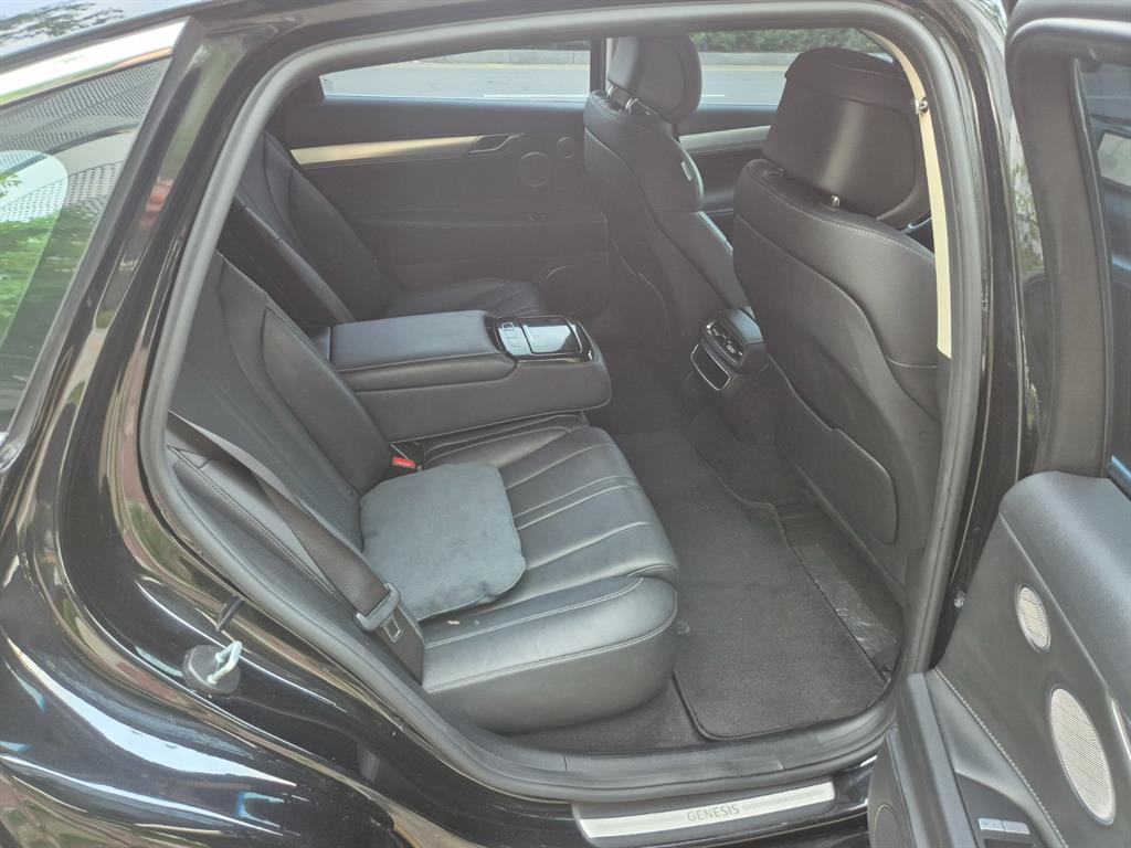 Genesis G80 - Vista 10