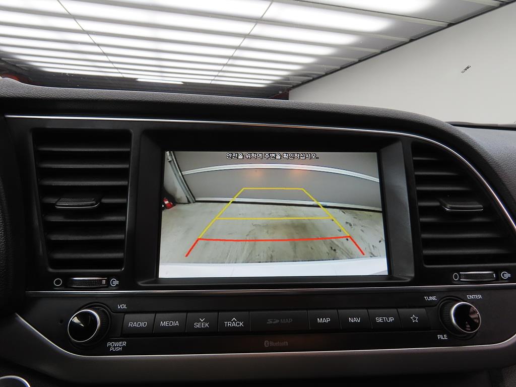 HYUNDAI Avante - Vista 10
