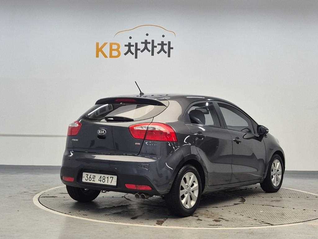 KIA Pride - Vista 3