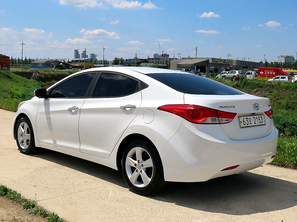 HYUNDAI Avante - Vista 3