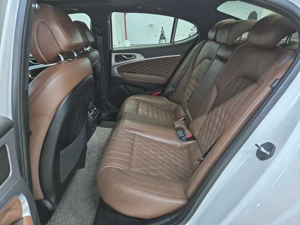 Genesis G70 - Vista 12