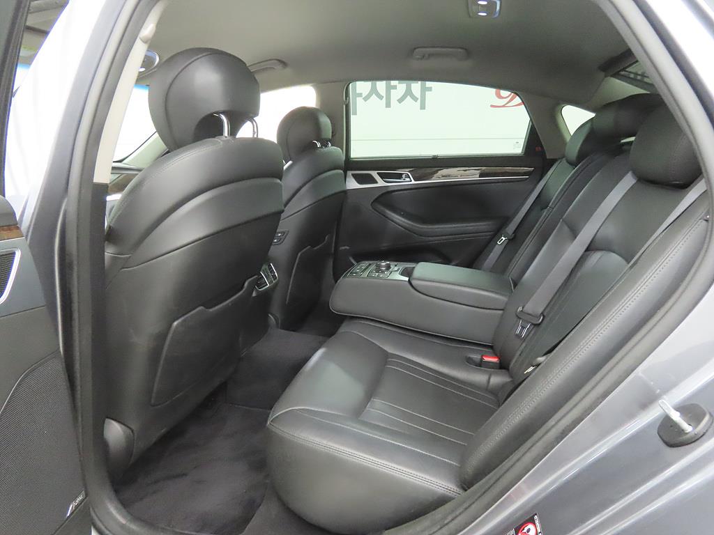 HYUNDAI Genesis - Vista 6