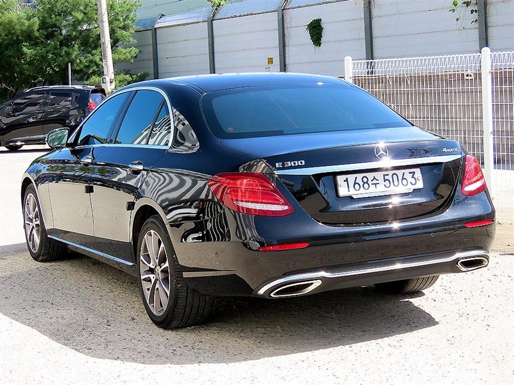 Mercedes Benz E class - Vista 3