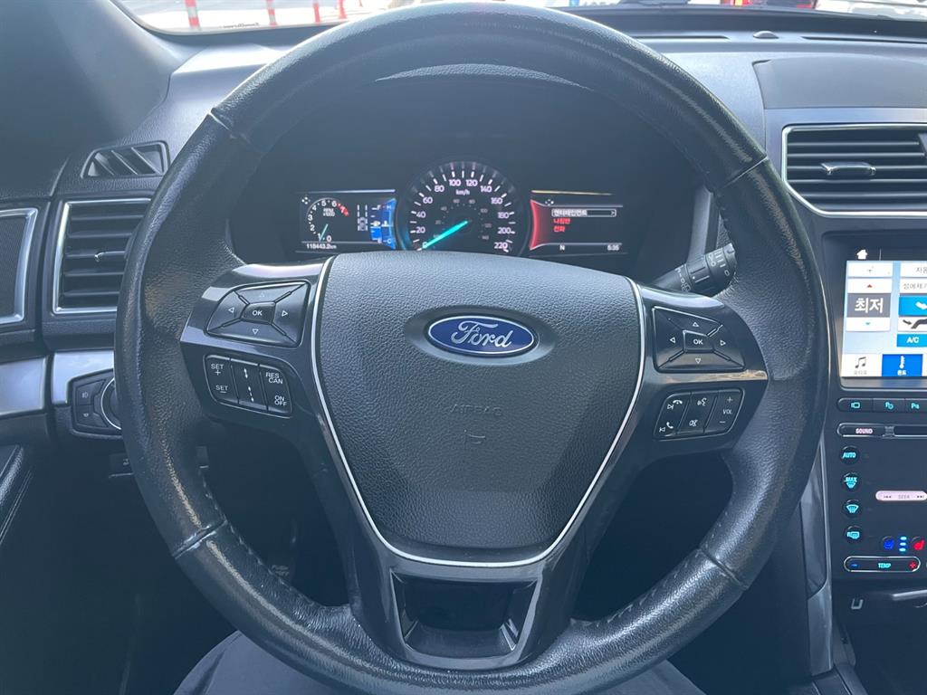 Ford Explorer - Vista 6