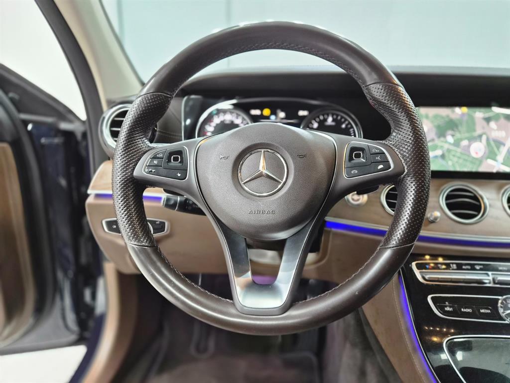 Mercedes Benz E class - Vista 7
