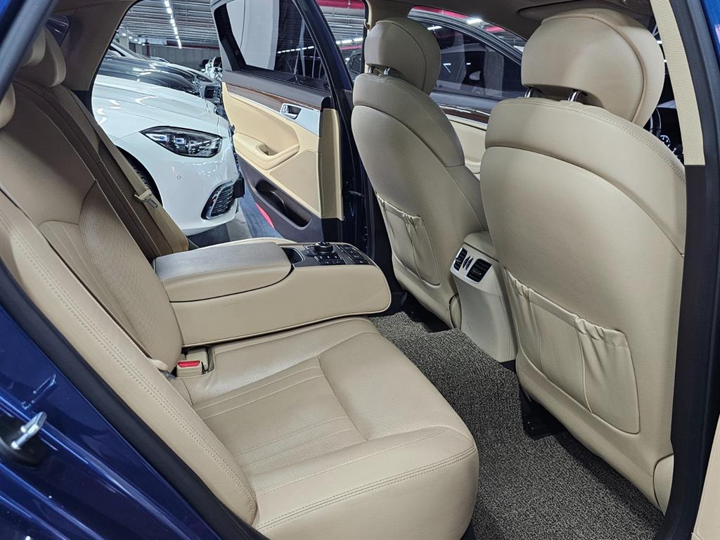 HYUNDAI Genesis - Vista 8