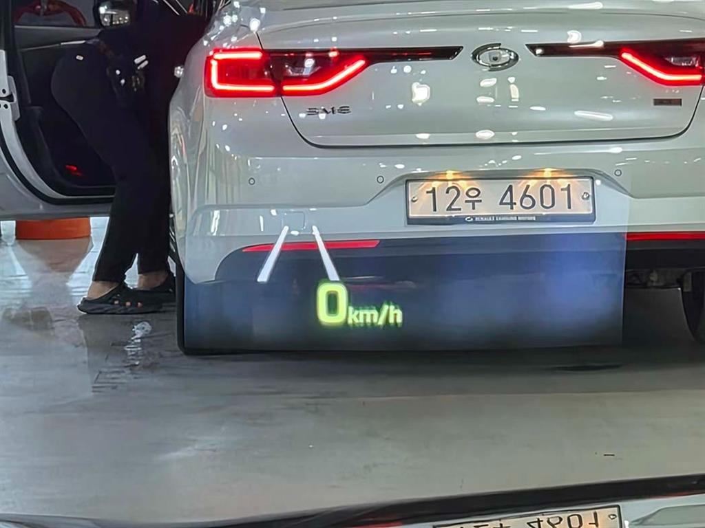 HYUNDAI Genesis - Vista 11