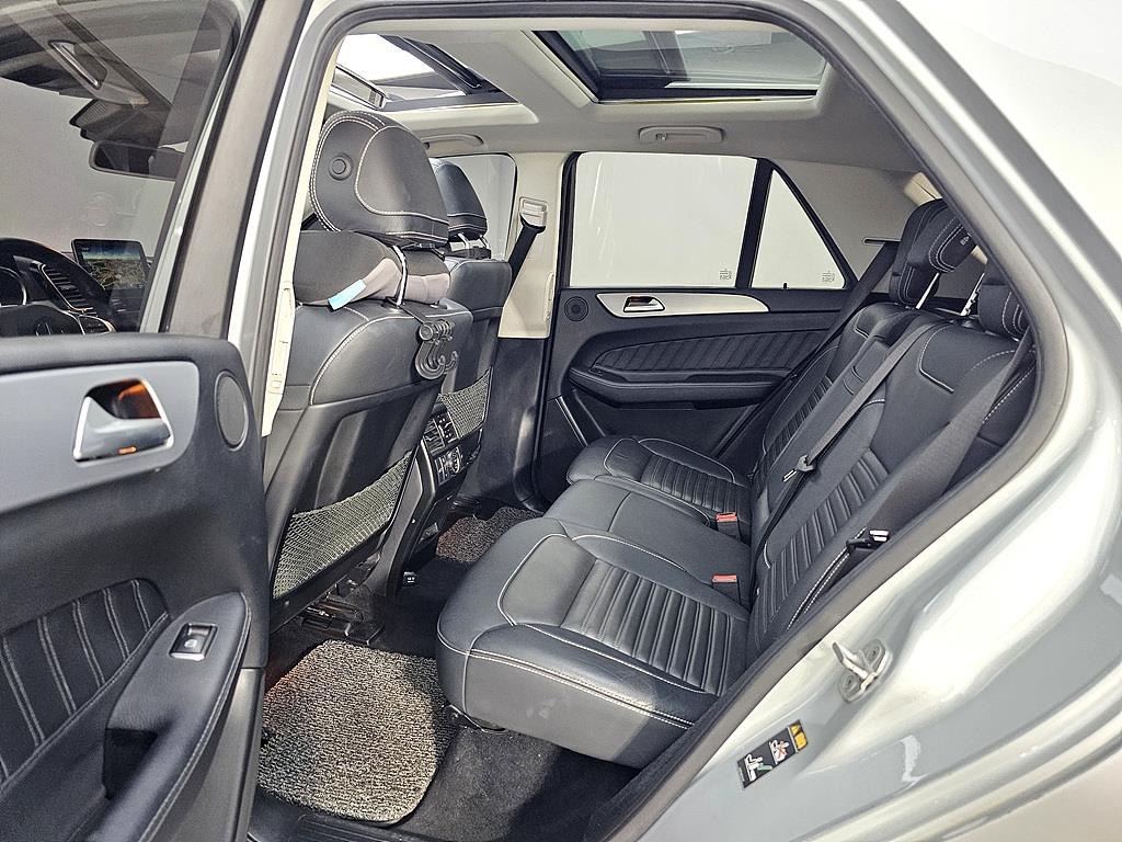 Mercedes Benz GLE Class - Vista 9