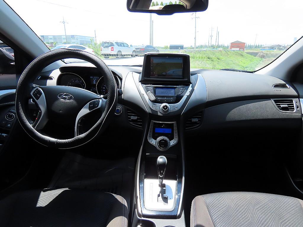 HYUNDAI Avante - Vista 9