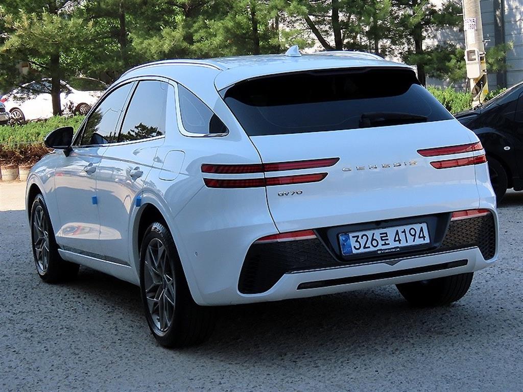Genesis GV70 - Vista 3