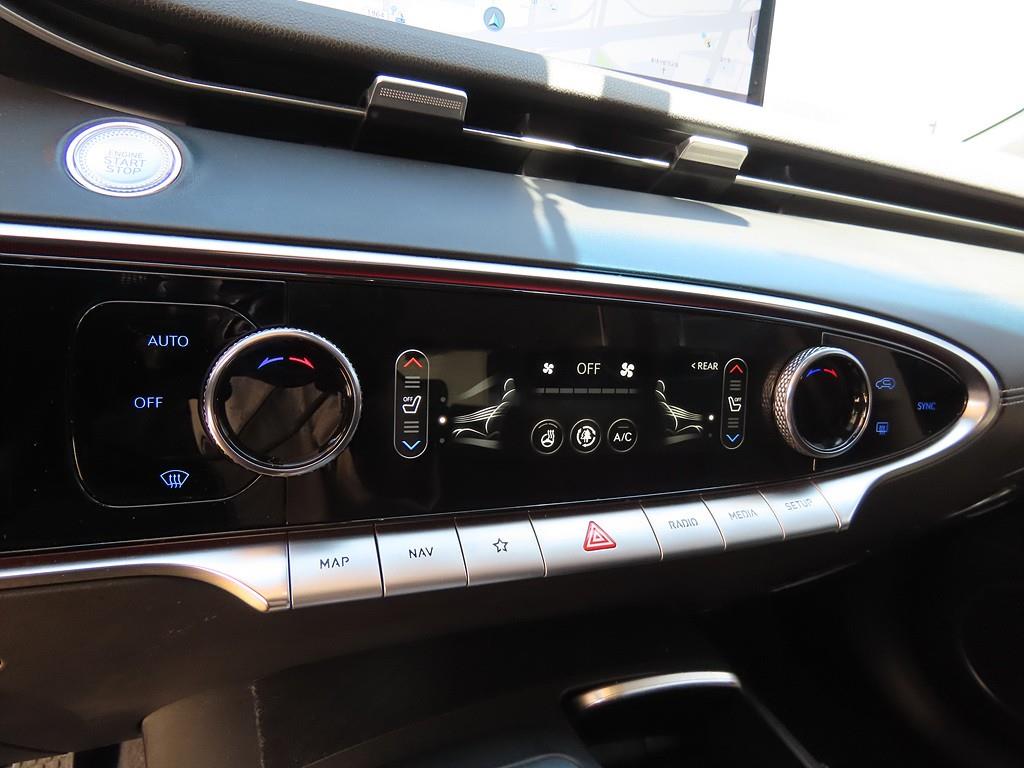Genesis GV70 - Vista 11