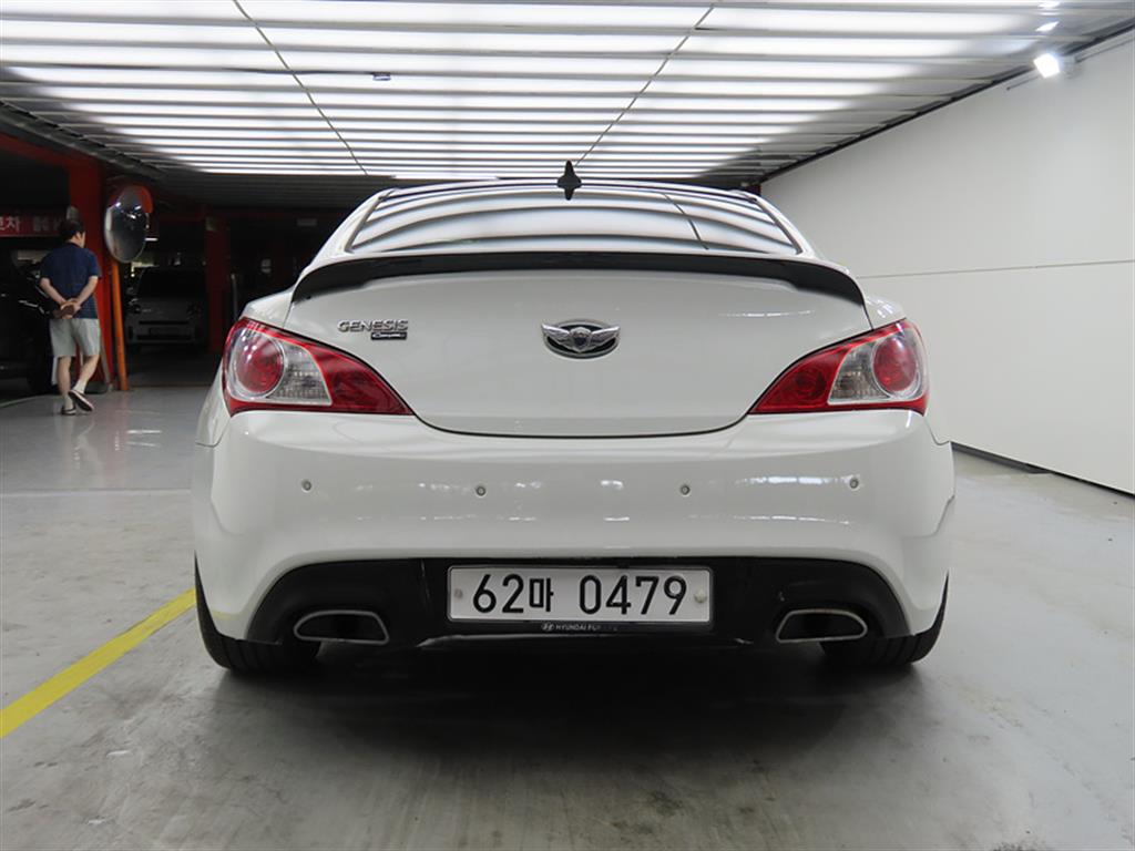 HYUNDAI Genesis - Vista 3