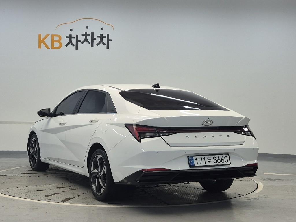 HYUNDAI Avante - Vista 2