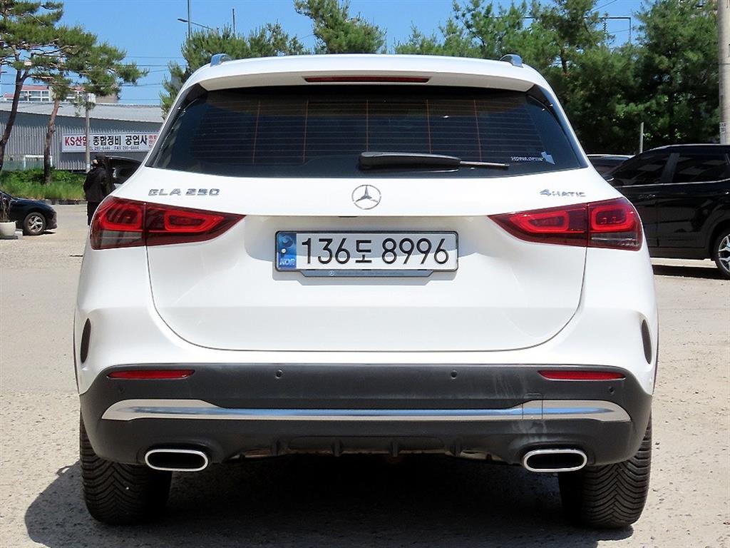 Mercedes Benz GLA Class - Vista 4